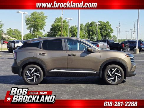 Used 2025 Nissan Kicks SV w/ Charging Package FWD image 2