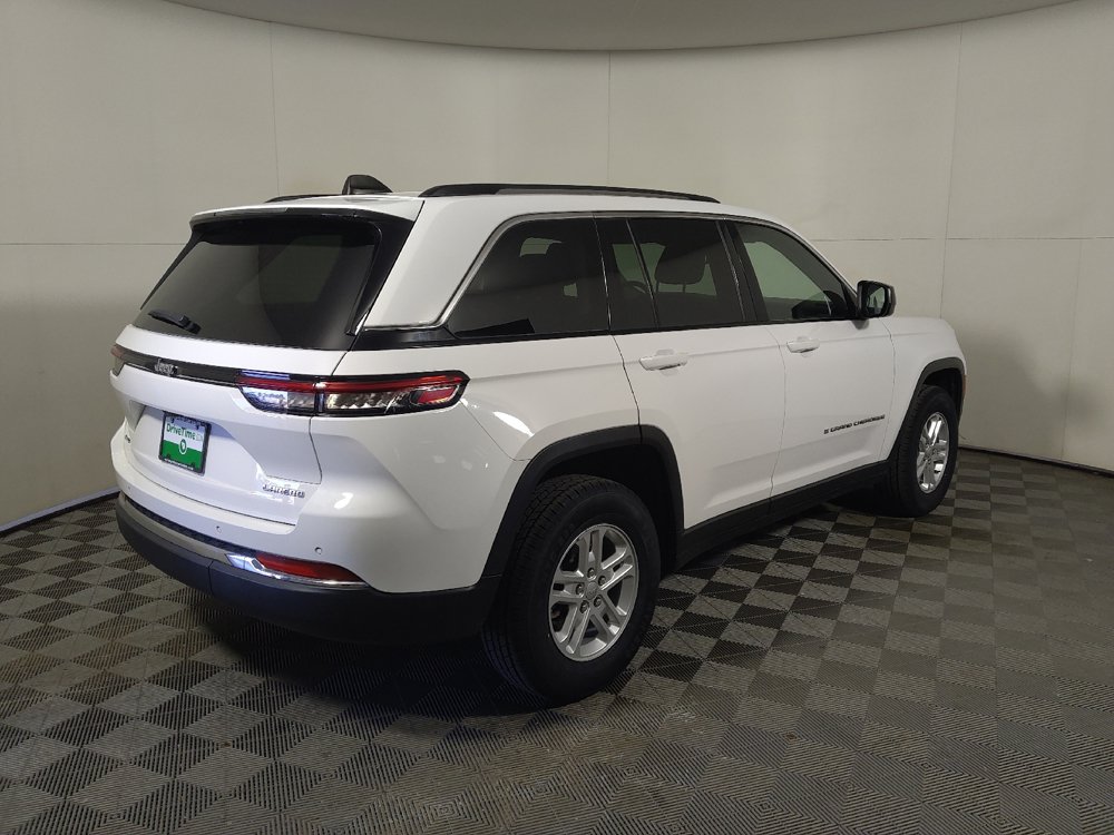 Used 2023 Jeep Grand Cherokee Laredo w/ Luxury Tech Group I AWD/4WD image 9