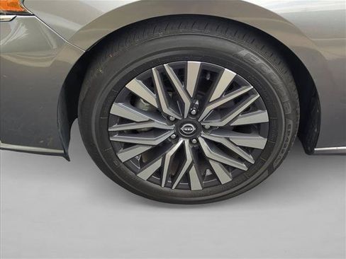 Used 2024 Nissan Altima 2.5 SV FWD image 29