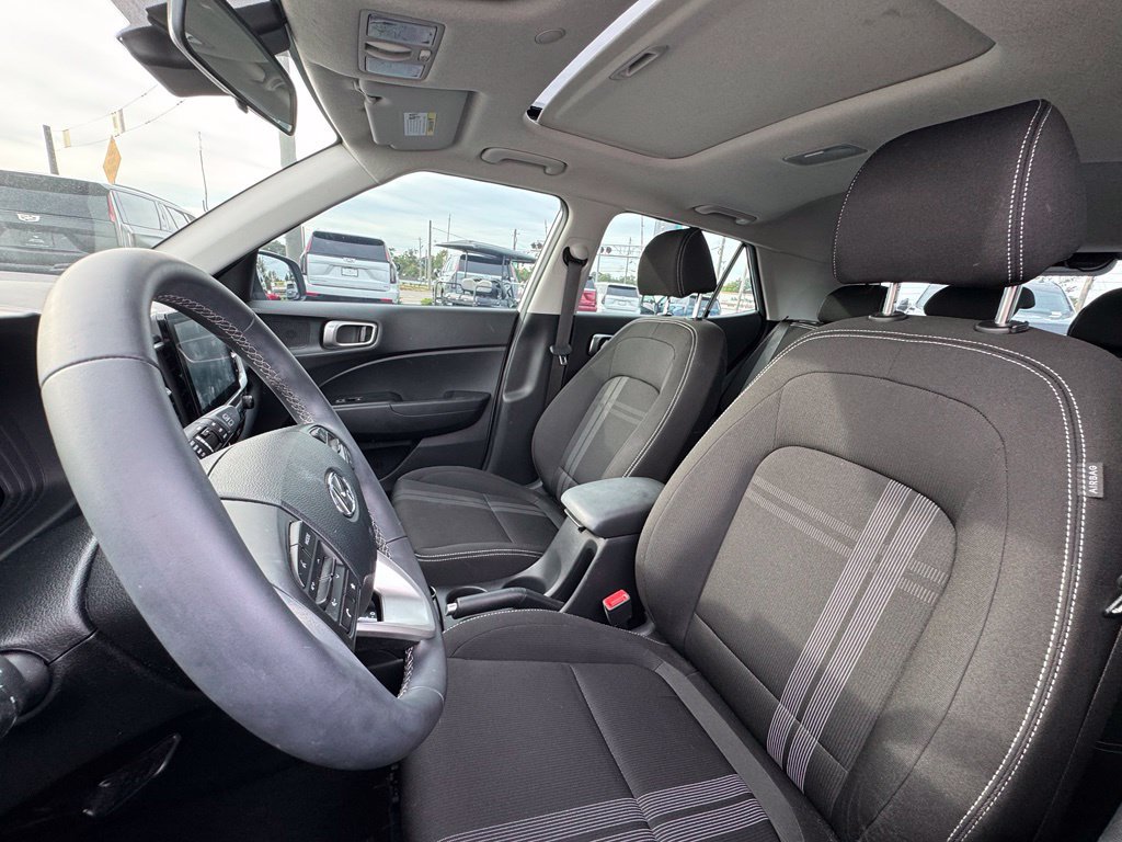 Used 2024 Hyundai Venue SEL FWD image 14
