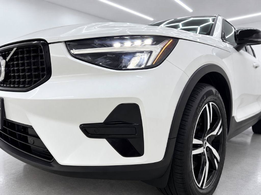 Used 2024 Volvo XC40 B5 Core w/ Climate Package AWD/4WD image 36