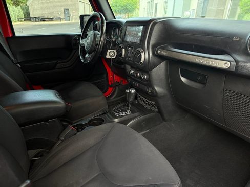 Used 2018 Jeep Wrangler Unlimited Sport S AWD/4WD image 45