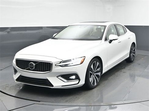 Used 2023 Volvo S60 B5 Ultimate w/ Climate Package image 3