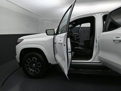 Used 2023 Chevrolet Colorado Z71 w/ Z71 Convenience Package 2 AWD/4WD image 12