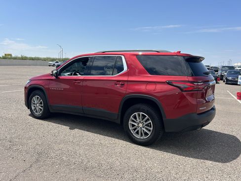 Used 2023 Chevrolet Traverse LT FWD image 3