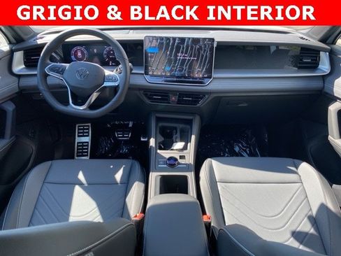 New 2025 Volkswagen Tiguan SE R-Line image 2