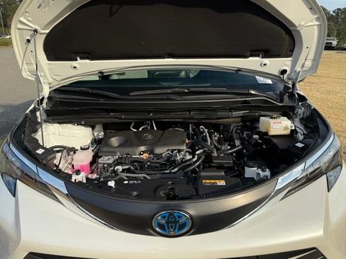 Used 2025 Toyota Sienna XLE w/ XLE Plus Package image 33