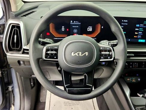 Used 2025 Kia Sorento LX FWD image 13