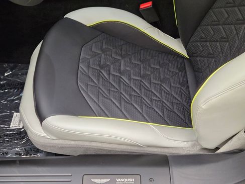 New 2025 Aston Martin Vanquish image 30