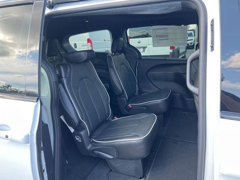 New 2026 Chrysler Pacifica Limited w/ S Appearance Package image 12