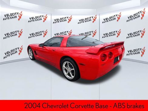 Used 2004 Chevrolet Corvette Coupe w/ Preferred Equipment Group RWD image 5