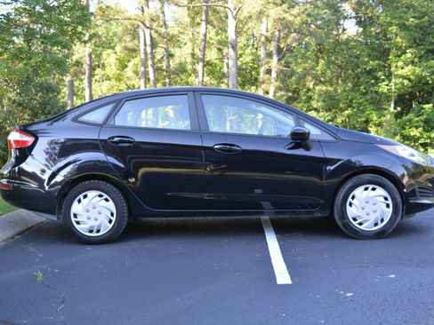 Used 2017 Ford Fiesta S FWD image 4