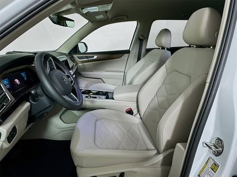 New 2026 Volkswagen Atlas SE image 8