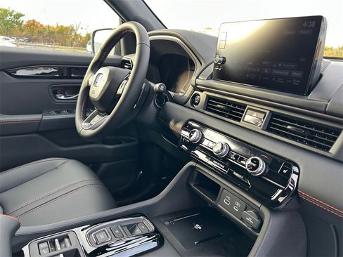New 2025 Honda Pilot TrailSport image 17