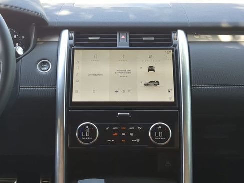 Used 2025 Land Rover Discovery Dynamic SE AWD/4WD image 29