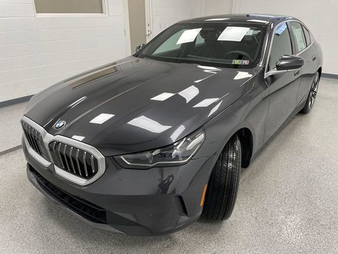Used 2025 BMW 530i xDrive image 2