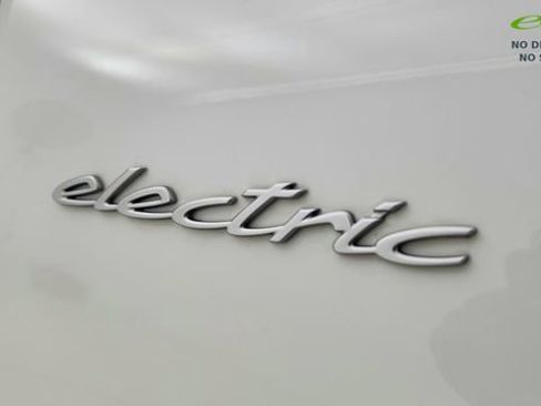 Used 2025 Porsche Macan Electric RWD image 17