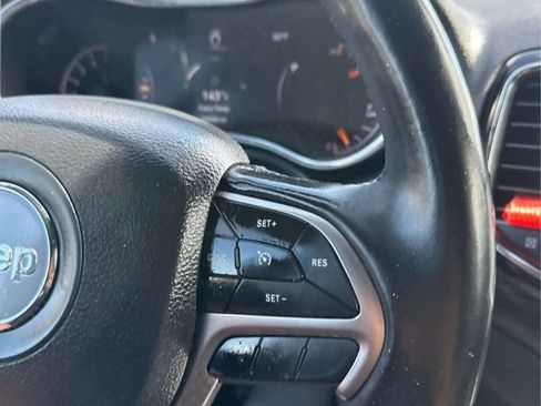 Used 2020 Jeep Grand Cherokee Altitude AWD/4WD image 21