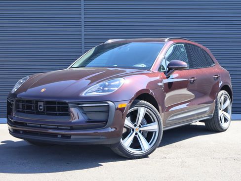 Certified 2026 Porsche Macan AWD/4WD image 1