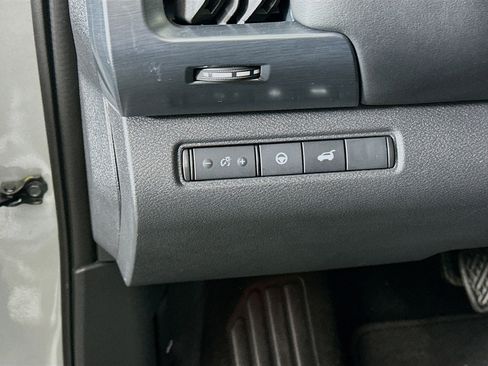 Used 2025 Nissan Pathfinder SL image 17