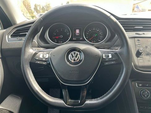 Used 2019 Volkswagen Tiguan SE w/ Panoramic Sunroof Package image 10