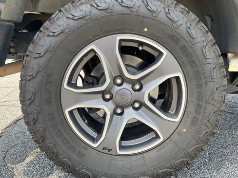 Used 2012 Jeep Wrangler Unlimited Sport AWD/4WD image 13