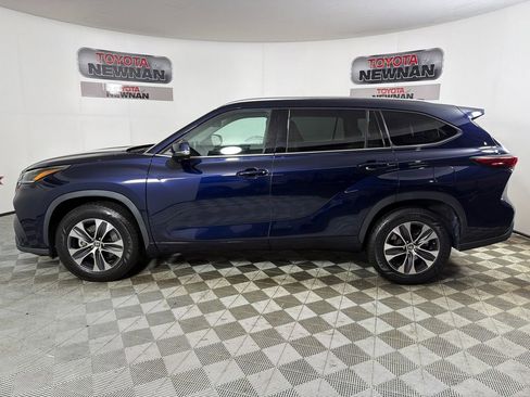 Used 2021 Toyota Highlander XLE FWD image 7
