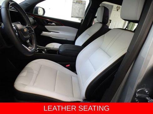 Used 2025 Chevrolet Traverse High Country w/ LPO, Floor Liner Package AWD/4WD image 2