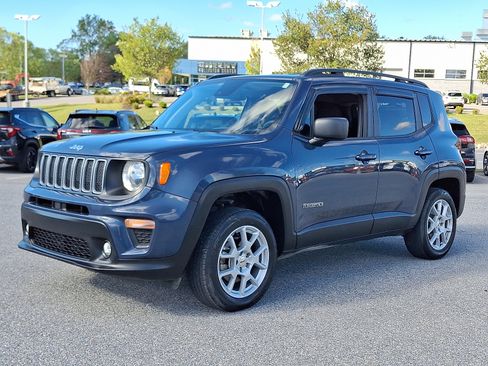Used 2022 Jeep Renegade Latitude image 3
