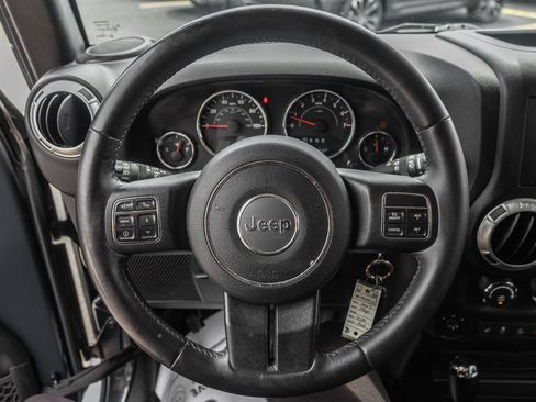 Used 2017 Jeep Wrangler Unlimited Sahara w/ Connectivity Group AWD/4WD image 22