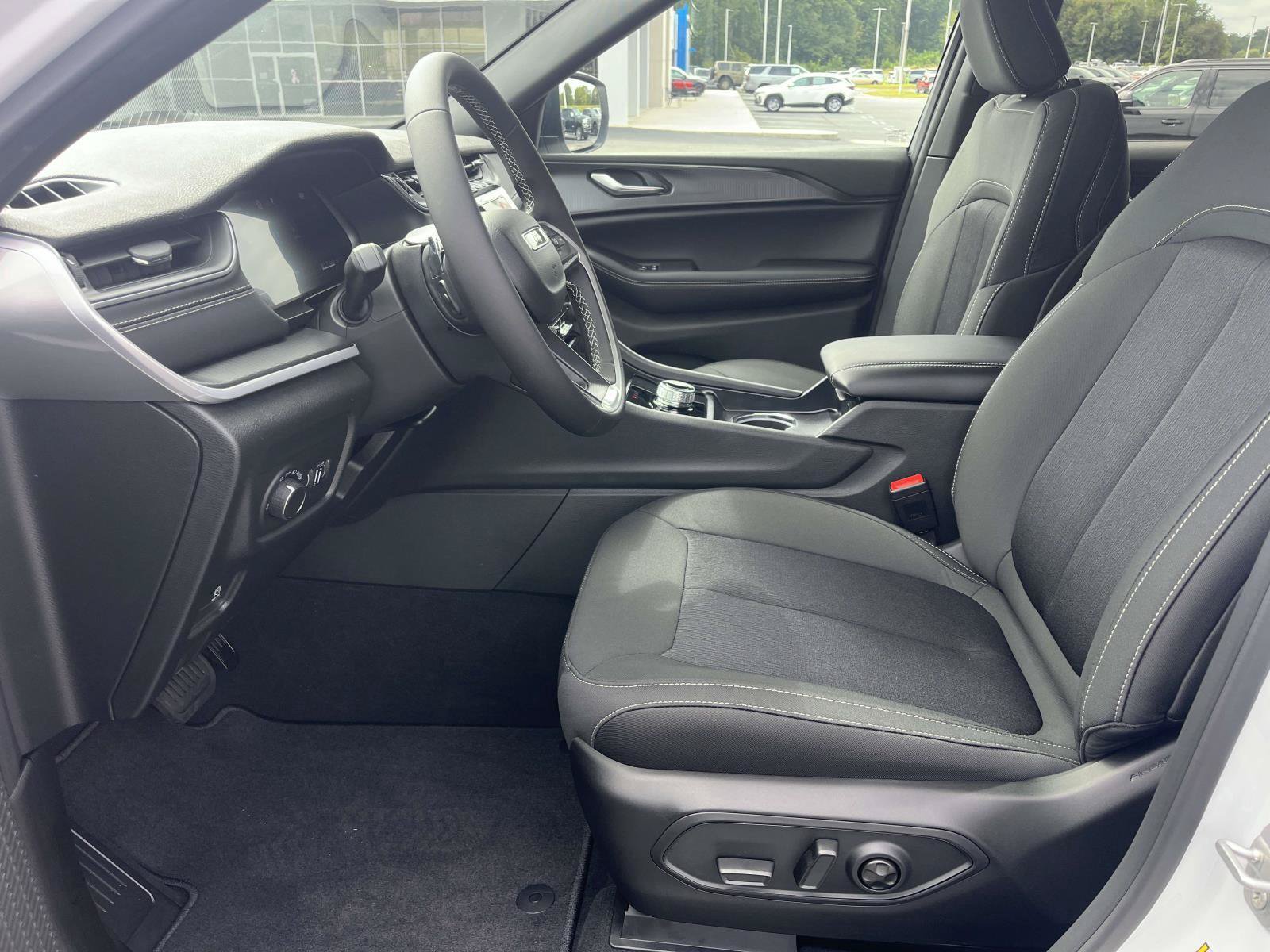 New 2026 Jeep Grand Cherokee Laredo AWD/4WD image 7