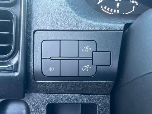 Used 2024 RAM ProMaster 2500 w/ Convenience Group image 20