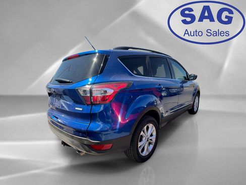 Used 2017 Ford Escape SE w/ Equipment Group 201A FWD image 3