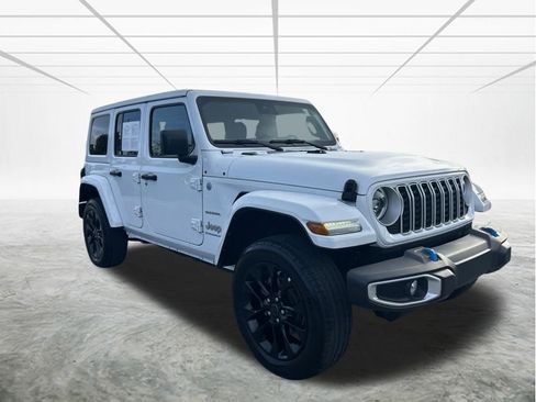 Used 2024 Jeep Wrangler Unlimited Sahara AWD/4WD image 2