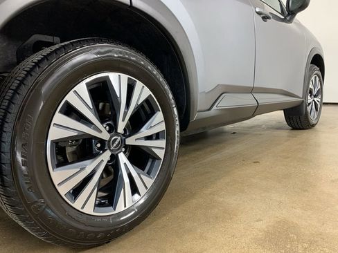 Used 2023 Nissan Rogue SV w/ SV Premium B Package image 9