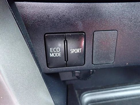 Used 2016 Toyota RAV4 LE FWD image 17