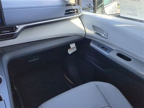 New 2026 Toyota Sienna XLE image 17