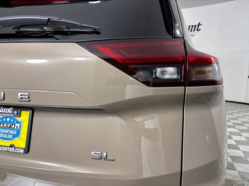Used 2025 Nissan Rogue SL w/ Tech Package FWD image 38