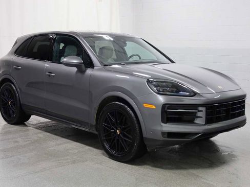 Certified 2025 Porsche Cayenne image 13