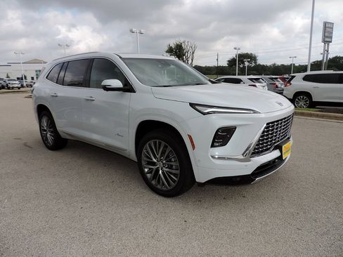 New 2026 Buick Enclave Avenir w/ Super Cruise Package FWD image 3