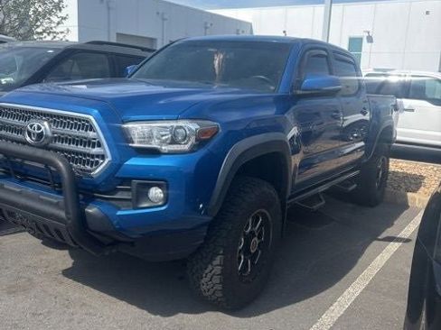 Used 2016 Toyota Tacoma TRD Off-Road w/ Towing Package image 4