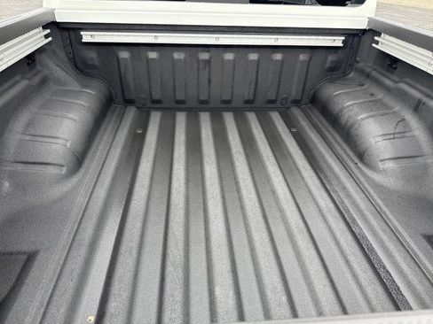 Used 2024 Nissan Frontier SV w/ SV Convenience Package image 13