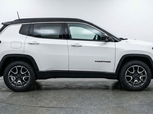 Used 2025 Jeep Compass Trailhawk w/ Trailer Tow Group image 11