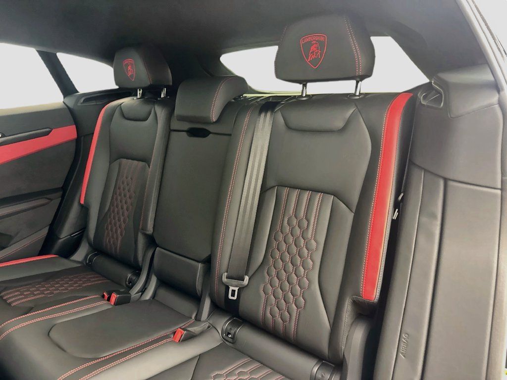 Used 2026 Lamborghini Urus SE AWD/4WD image 25