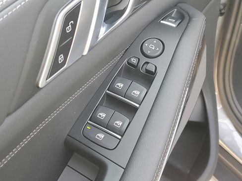 Used 2024 BMW X5 xDrive40i w/ Premium Package image 6