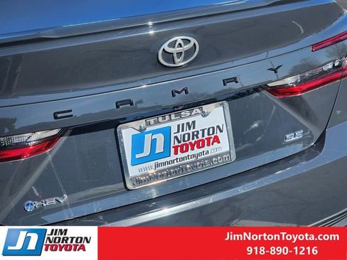 Used 2025 Toyota Camry SE FWD image 11