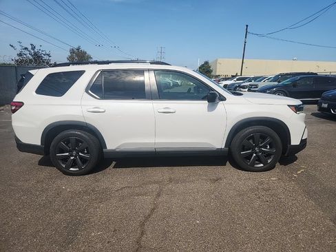 Used 2025 Honda Pilot Sport image 17
