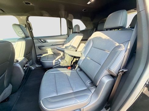 Used 2025 Buick Enclave Preferred image 21