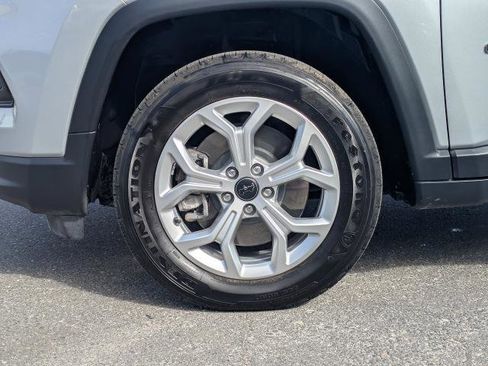 Used 2025 Jeep Compass Latitude w/ Convenience Group image 11