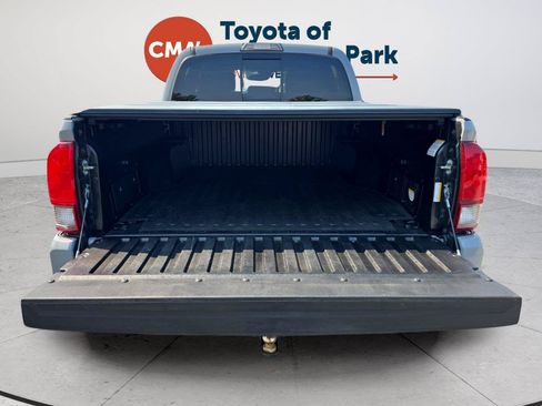 Used 2018 Toyota Tacoma TRD Sport AWD/4WD image 26